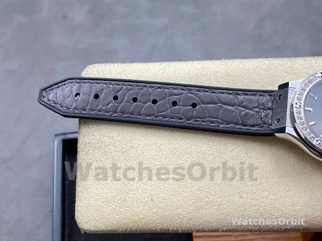 Hublot Classic Fusion 581.NX.7071.LR.1104 33mm Grey Lady Replica Watch