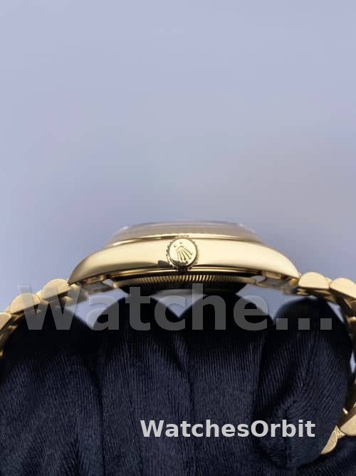 Rolex Day-Date 118208 champagne dial with gold indexes Yellow Gold 36mm Unisex Replica Watch