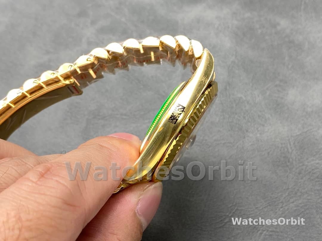 Rolex Day-Date 228238 Champagne Diamond Dial Fluted Bezel 40mm Mens Replica Watch