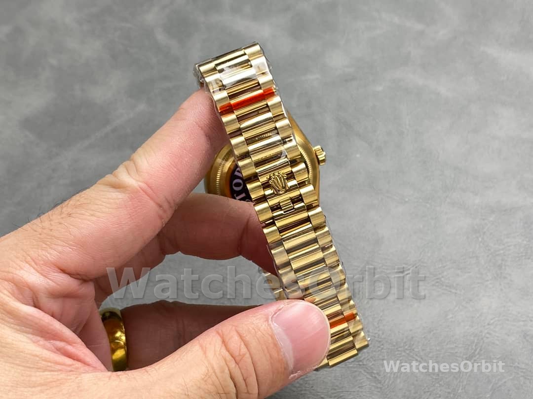 Rolex Day-Date 228238 Champagne Roman Dial Fluted Bezel 40mm Mens Replica Watch